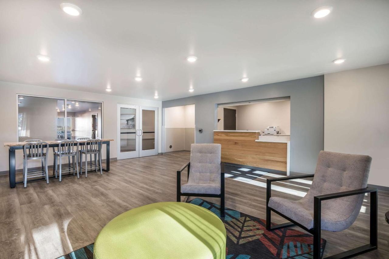 Woodspring - Chicago Gurnee